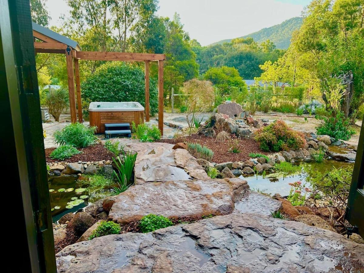 The Temple - Country Farm Retreat Villa Launching Place Kültér fotó