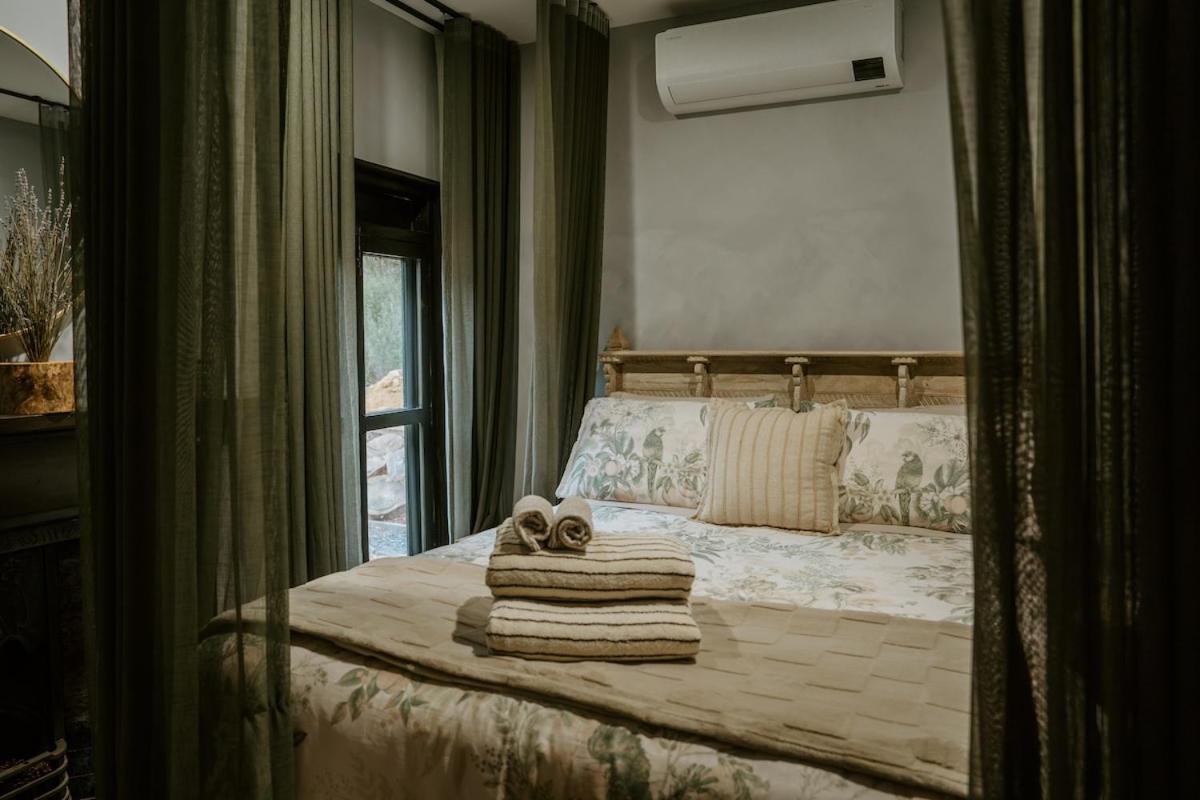 The Temple - Country Farm Retreat Villa Launching Place Kültér fotó