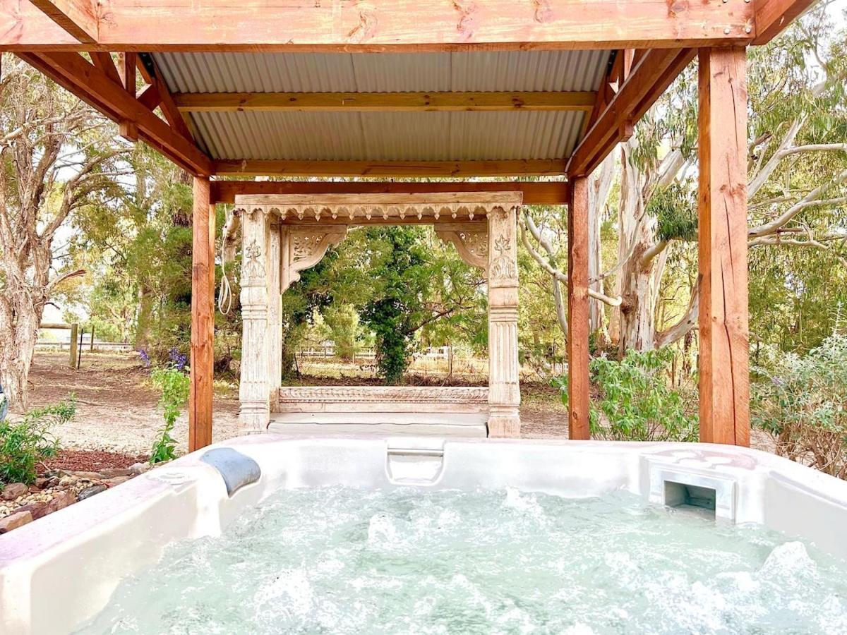 The Temple - Country Farm Retreat Villa Launching Place Kültér fotó