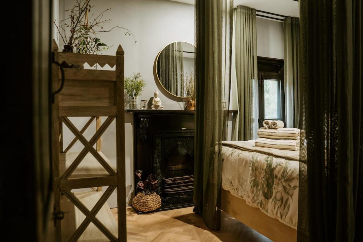 The Temple - Country Farm Retreat Villa Launching Place Kültér fotó